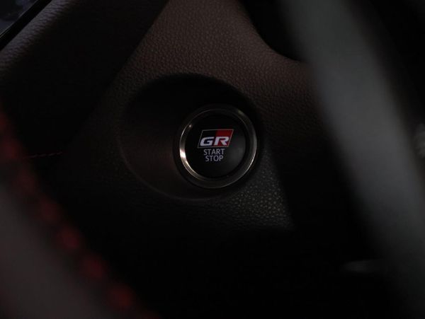 2025-Toyota-Corolla-Cross-18-GR-S image:15