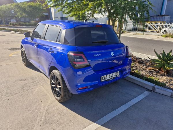 2025-Suzuki-Swift-12-GLX-Auto image:1