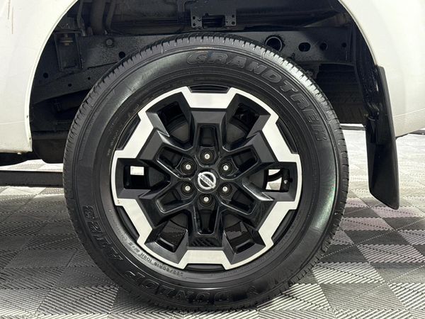 2022-Nissan-Navara-25-DDTi-LE-Plus-4X4-Auto-Double-Cab image:5