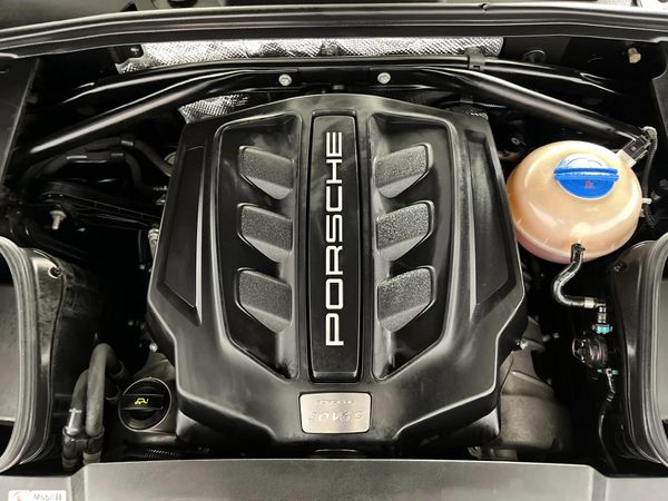 2015-Porsche-Macan-S image:13