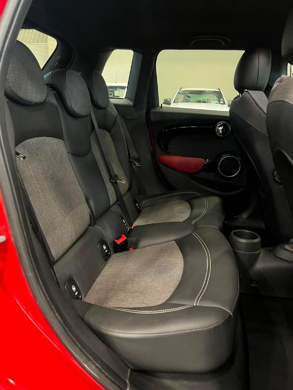 2015-MINI-Hatch-Cooper-S-Auto image:12