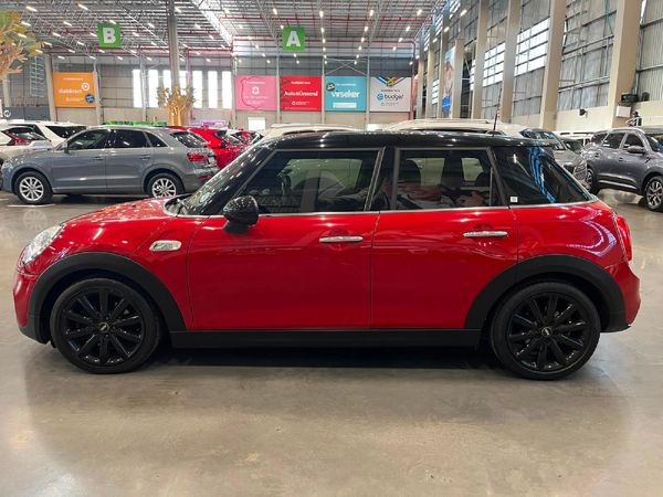 2015-MINI-Hatch-Cooper-S-Auto image:3