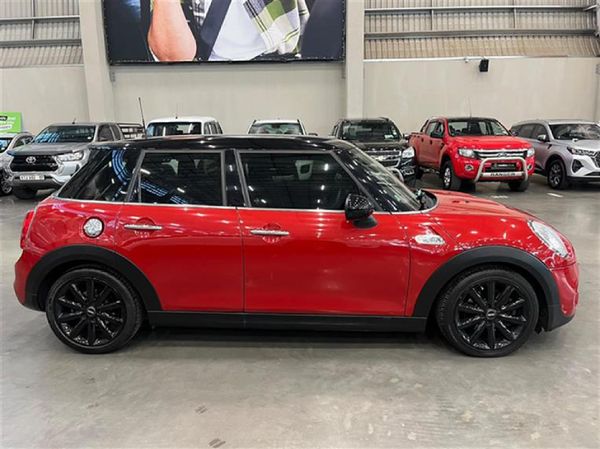 2015-MINI-Hatch-Cooper-S-Auto image:7