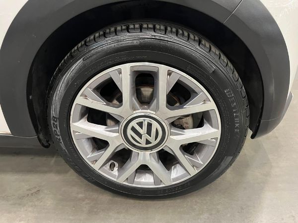 2016-Volkswagen-Up-Cross-Up-10-5-dr image:8