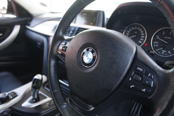 2013-BMW-3-Series-320d-Auto image:11