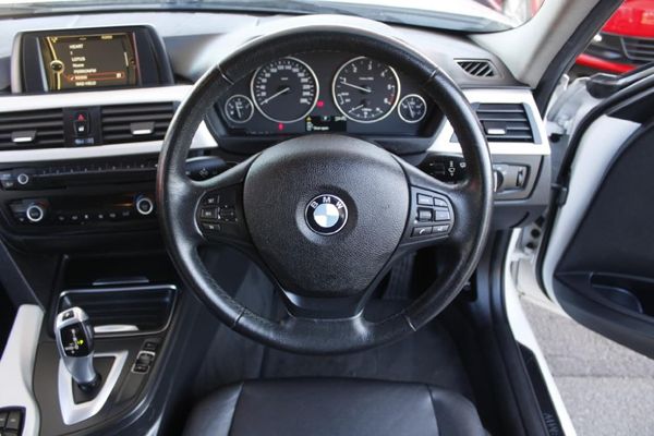 2013-BMW-3-Series-320d-Auto image:12