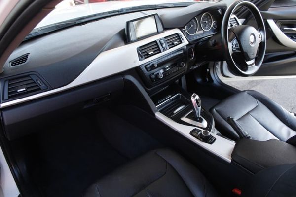 2013-BMW-3-Series-320d-Auto image:14