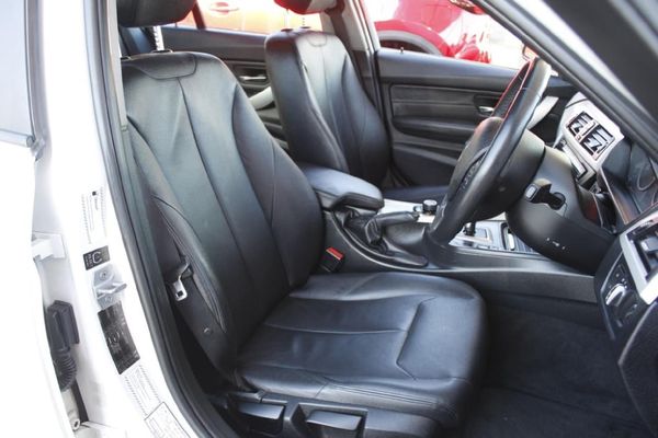 2013-BMW-3-Series-320d-Auto image:16