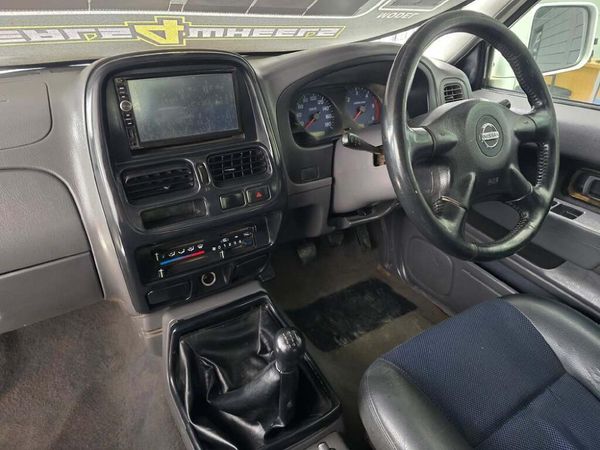 2004-Nissan-Hardbody-3000TD-SEL-Double-Cab image:10
