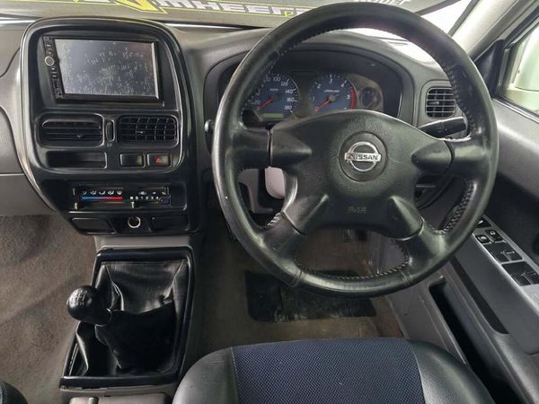 2004-Nissan-Hardbody-3000TD-SEL-Double-Cab image:11