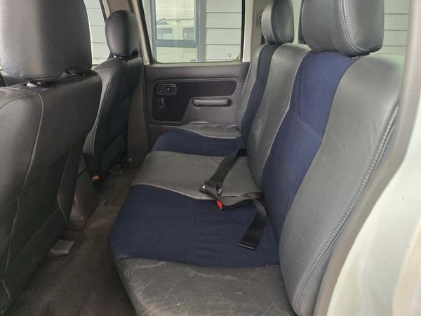 2004-Nissan-Hardbody-3000TD-SEL-Double-Cab image:12