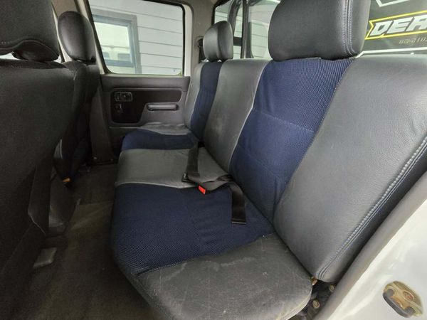 2004-Nissan-Hardbody-3000TD-SEL-Double-Cab image:13