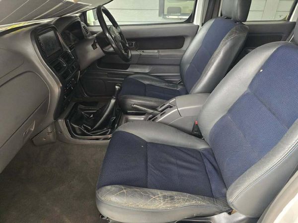 2004-Nissan-Hardbody-3000TD-SEL-Double-Cab image:6