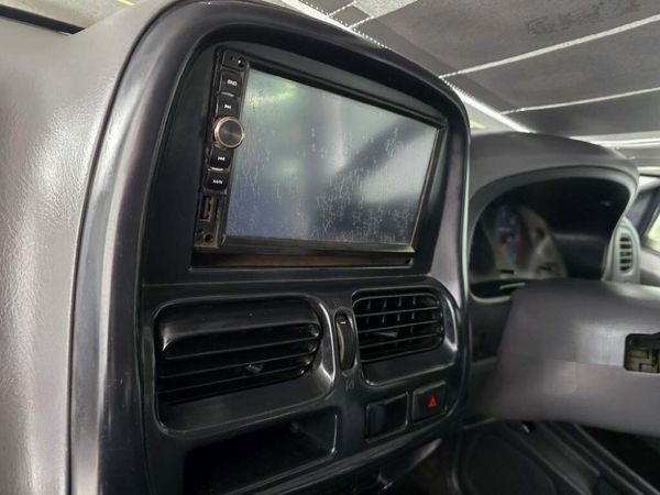2004-Nissan-Hardbody-3000TD-SEL-Double-Cab image:8