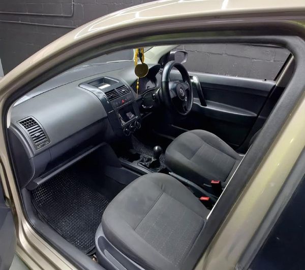 2015-Volkswagen-Polo-Vivo-GP-14-Trendline-5-dr image:13
