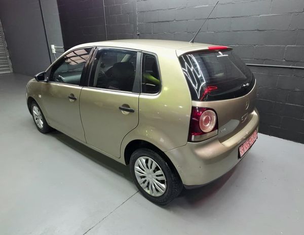 2015-Volkswagen-Polo-Vivo-GP-14-Trendline-5-dr image:7