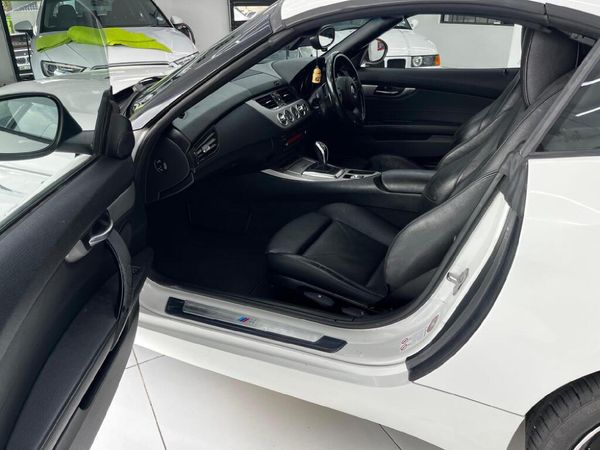 2014-BMW-Z4-sDrive20i-M-Sport-Auto image:14