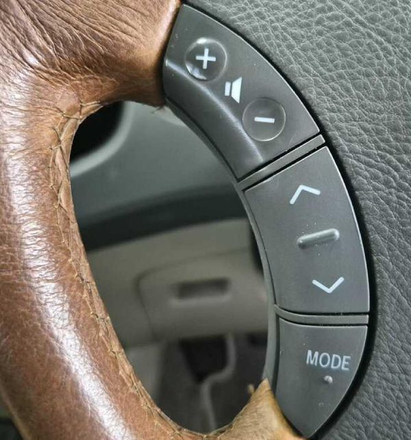 2010-Toyota-Fortuner-30-D-4D-Raised-Body image:15
