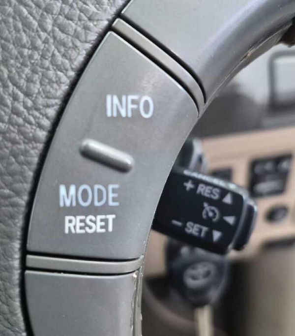 2010-Toyota-Fortuner-30-D-4D-Raised-Body image:16