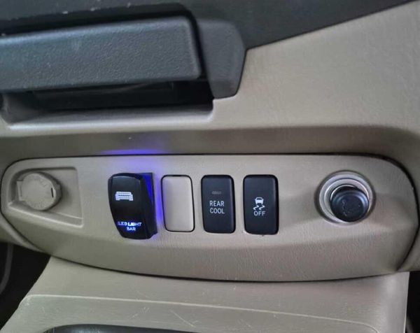 2010-Toyota-Fortuner-30-D-4D-Raised-Body image:17