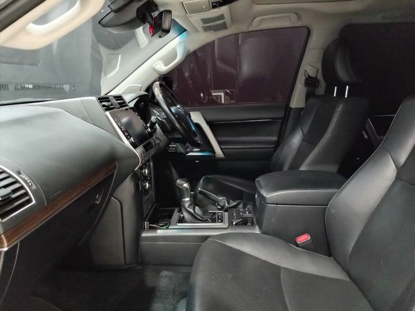 2022-Toyota-Land-Cruiser-Prado-28-GD-VX-L-Auto image:8