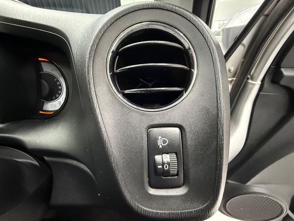 2014-Honda-Brio-12-Comfort-5-dr-Auto image:21
