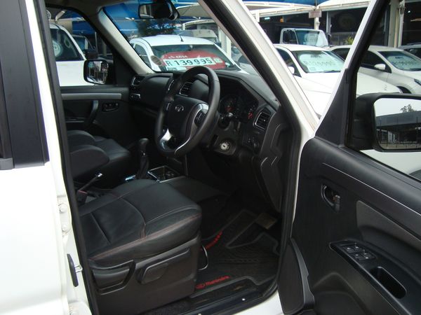 2025-Mahindra-Pik-Up-22-mHawk-S11-Dew-4x4-Auto-Double-Cab image:10