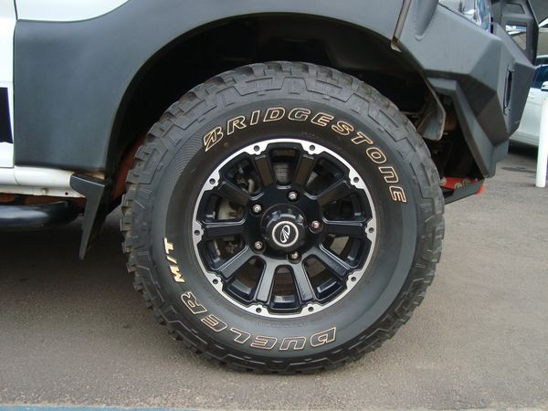 2025-Mahindra-Pik-Up-22-mHawk-S11-Dew-4x4-Auto-Double-Cab image:14