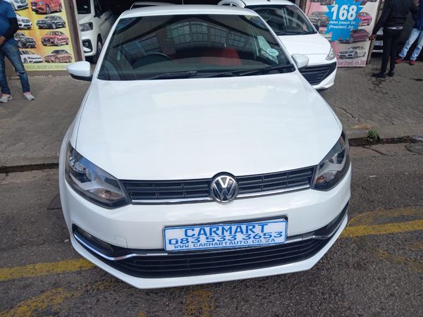 2014-Volkswagen-Polo-16-Comfortline image:1