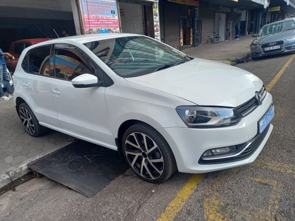 2014-Volkswagen-Polo-16-Comfortline image:2