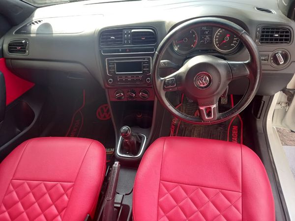 2014-Volkswagen-Polo-16-Comfortline image:7