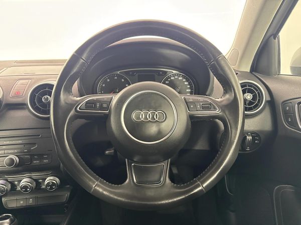 2012-Audi-A1-Sportback-14-TFSI-Ambition image:12