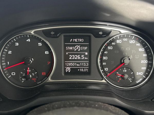 2012-Audi-A1-Sportback-14-TFSI-Ambition image:2