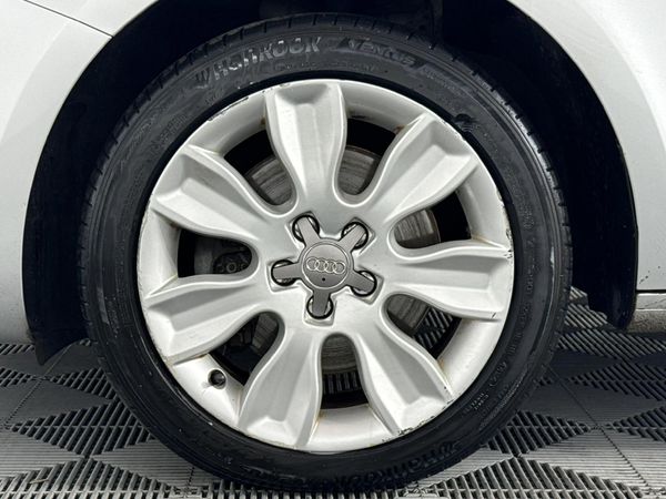 2012-Audi-A1-Sportback-14-TFSI-Ambition image:4