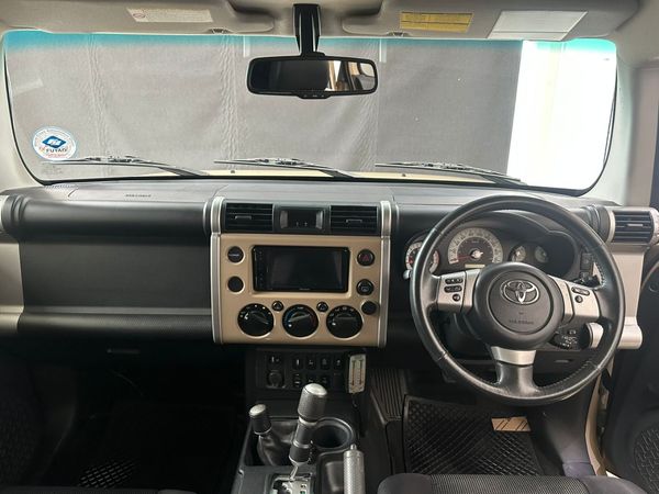 2013-Toyota-FJ-Cruiser-40-V6 image:15