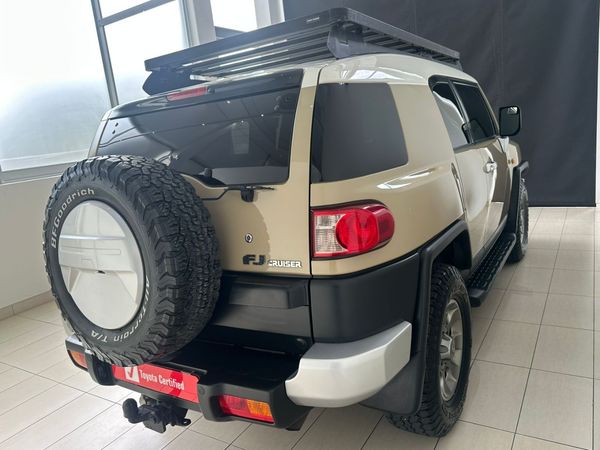 2013-Toyota-FJ-Cruiser-40-V6 image:5