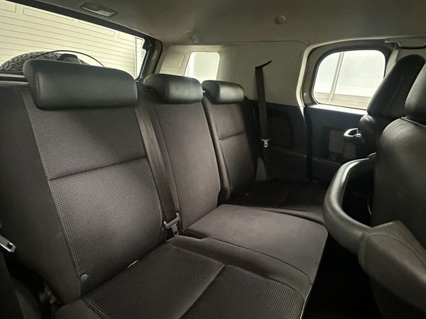2013-Toyota-FJ-Cruiser-40-V6 image:8