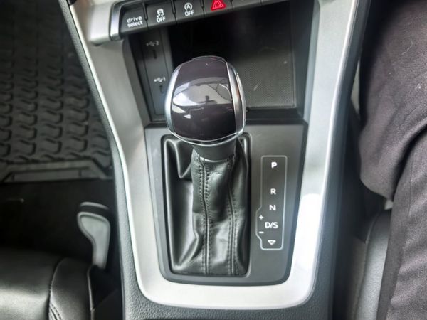 2022-Audi-Q3-20-TFSI-quattro-Auto-S-Line-40-TFSI image:16