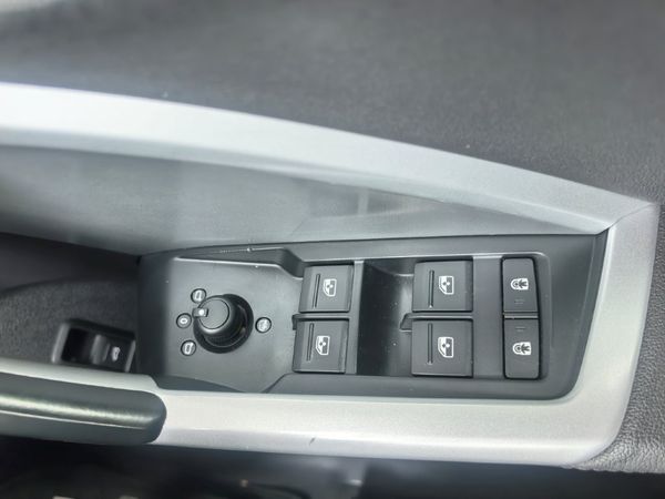 2022-Audi-Q3-20-TFSI-quattro-Auto-S-Line-40-TFSI image:19