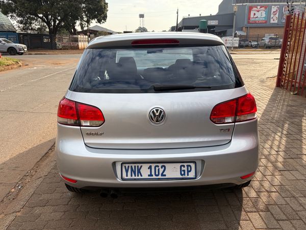 2009-Volkswagen-Golf-VI-14-TSI-Trendline image:1