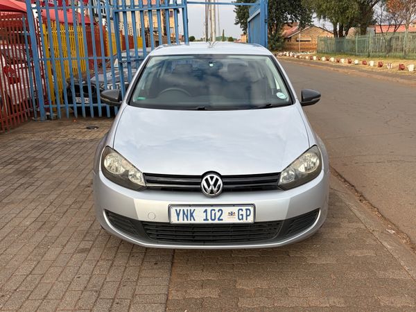 2009-Volkswagen-Golf-VI-14-TSI-Trendline image:6