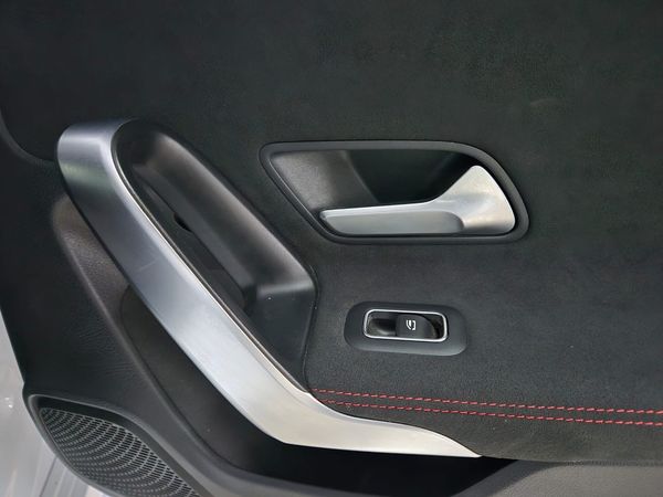 2022-Mercedes-Benz-A-Class-A200-AMG-AUTO image:16