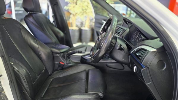 2014-BMW-1-Series-118i-5-dr-Auto image:12