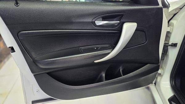 2014-BMW-1-Series-118i-5-dr-Auto image:19