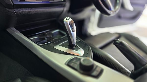 2014-BMW-1-Series-118i-5-dr-Auto image:20