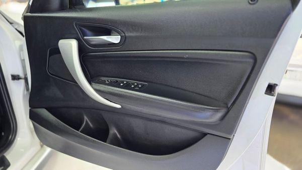 2014-BMW-1-Series-118i-5-dr-Auto image:21