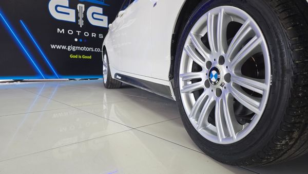 2014-BMW-1-Series-118i-5-dr-Auto image:5