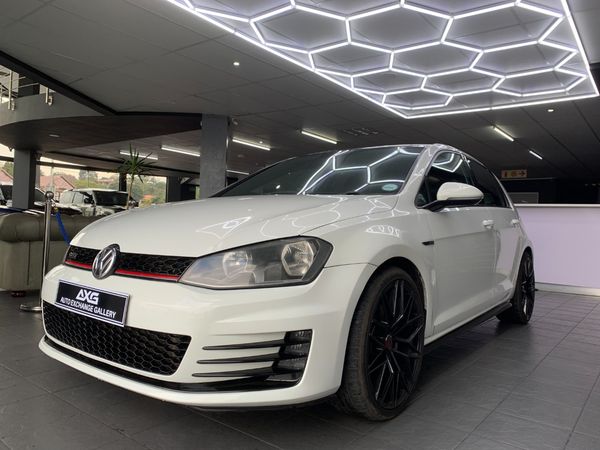 2017-Volkswagen-Golf-VII-GTI-20-TSI image:1