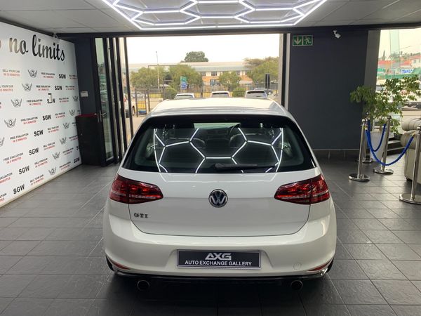 2017-Volkswagen-Golf-VII-GTI-20-TSI image:3