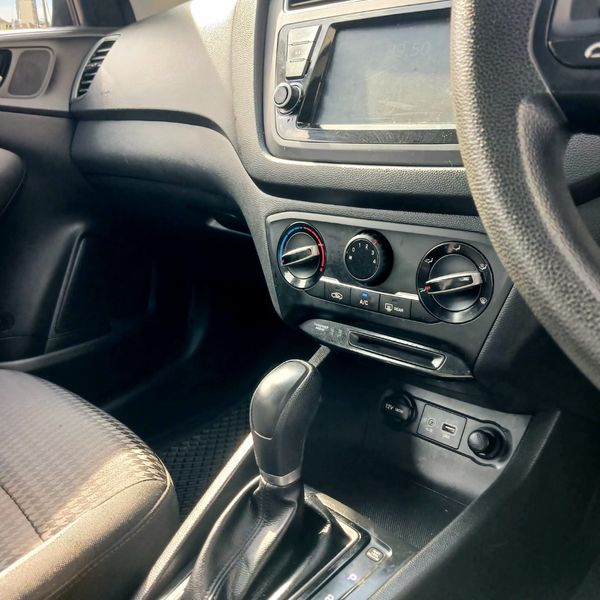 2019-Hyundai-i20-14-Fluid-Auto image:9